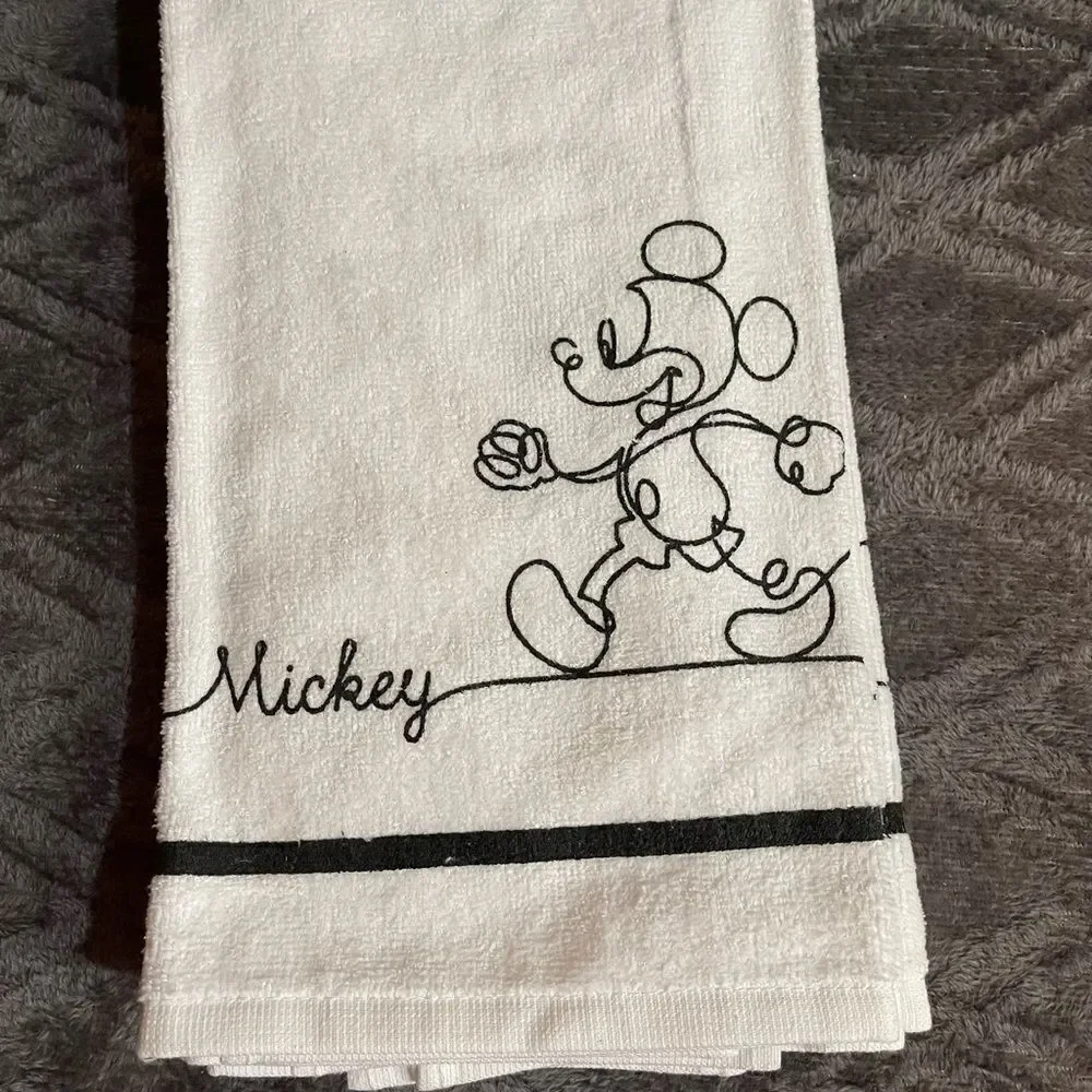 Disney set of Mickey towels, oven mitt & gloves